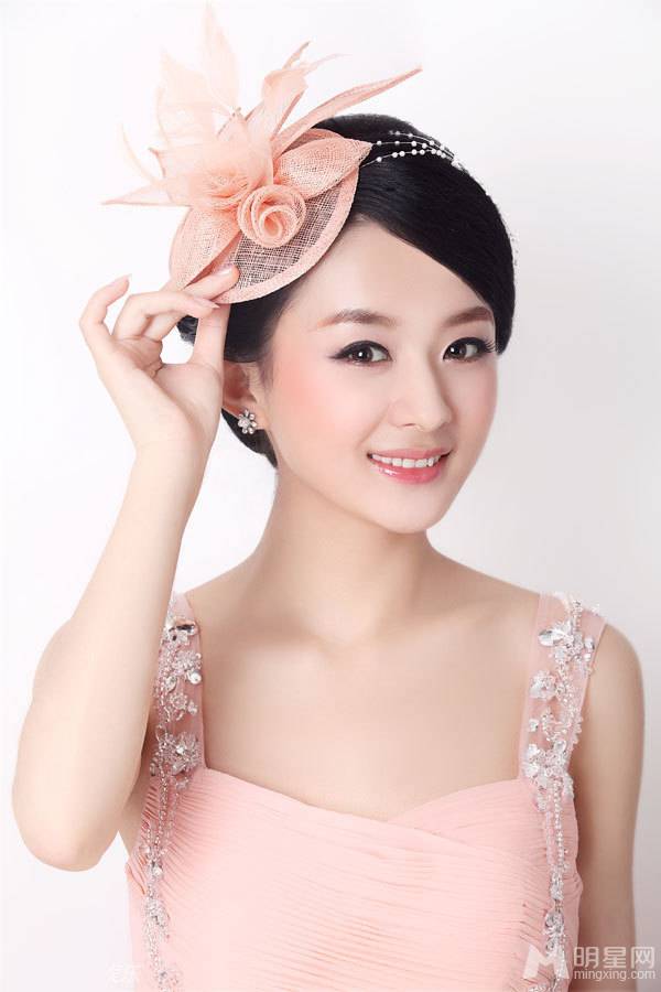 女明星赵丽颖尽显优雅轻熟女风写真