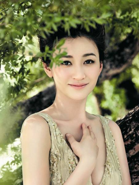 气质女神李小冉优雅长发尽显女性魅力