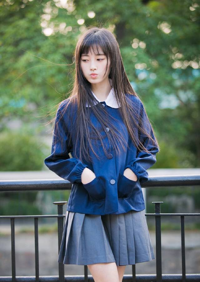 鞠婧�校园青春甜美写真