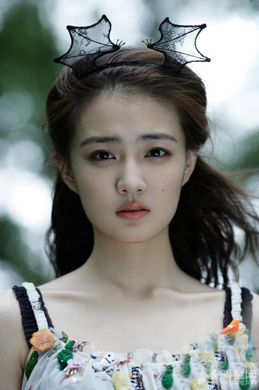 徐璐轻颦浅笑楚楚动人组图