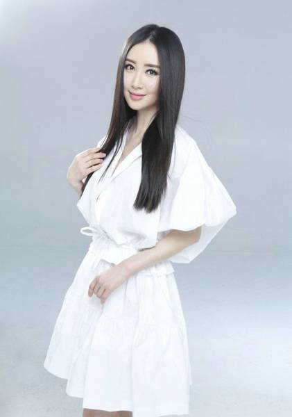 舒畅初春浪漫清新风格户外写真