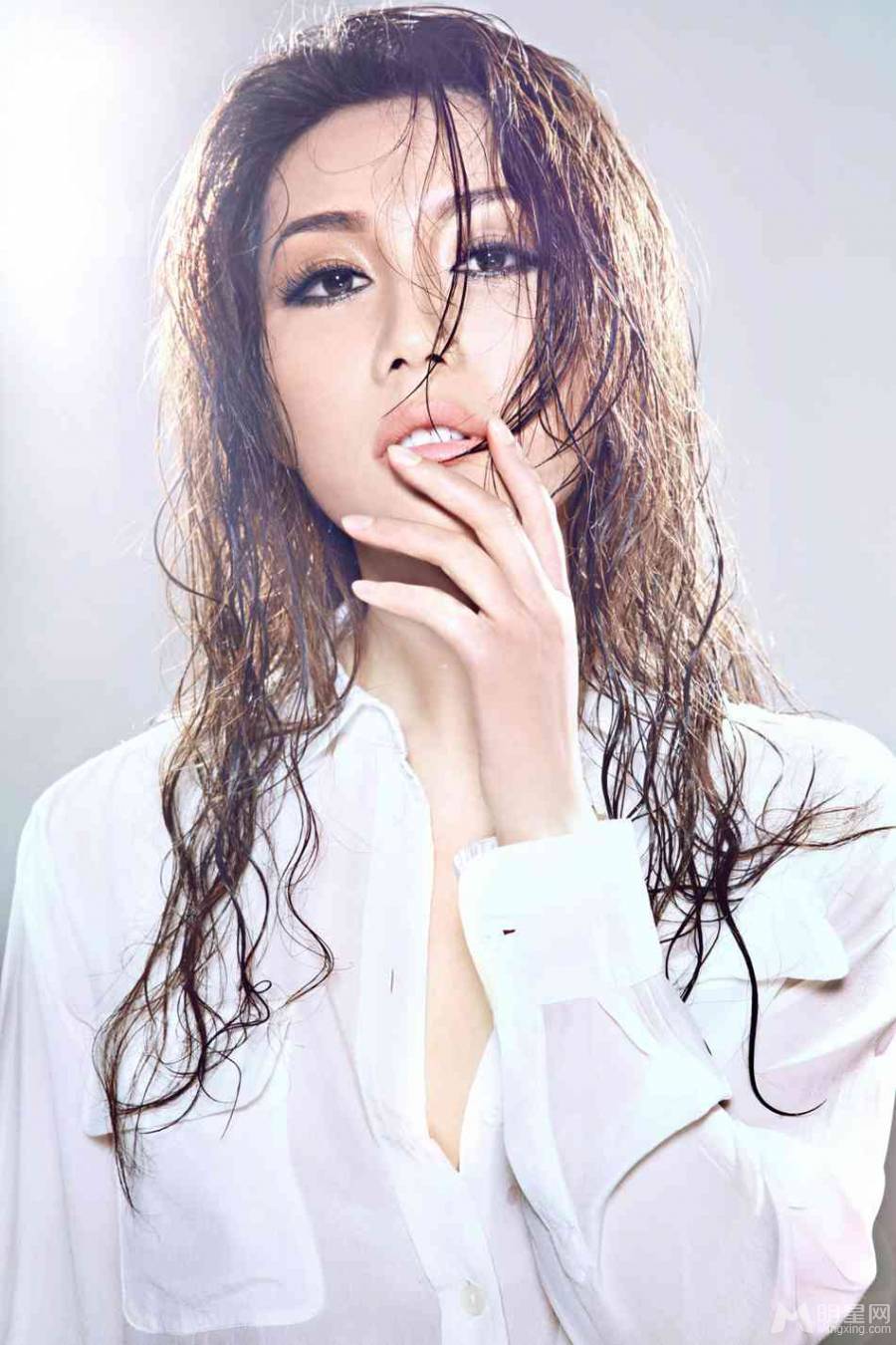 江子希百变造型魅惑写真