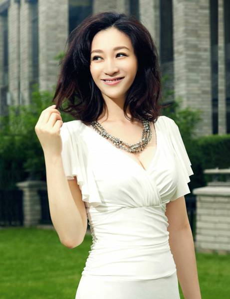 气质女神李小冉优雅长发尽显女性魅力