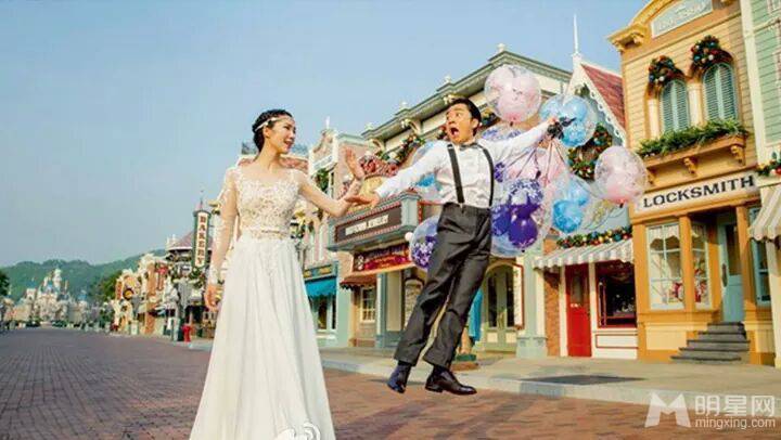 王祖蓝李亚男夫妇童话城堡浪漫婚纱照