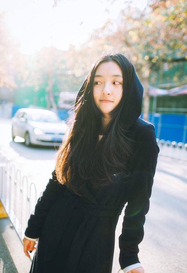 甜美校花吴倩素颜校园生活照