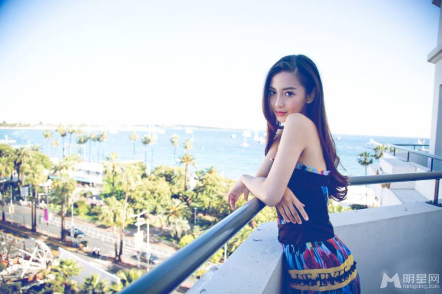 Angelababy甜美打扮媚眼迷人美照