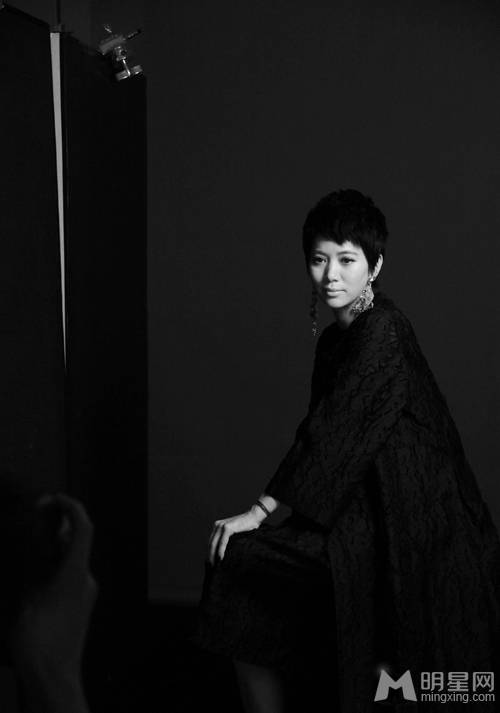 袁咏仪黑白帅气费加罗时尚杂志造型