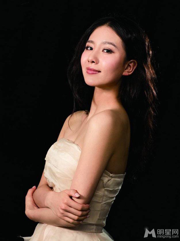 内地女演员刘诗诗温婉优雅写真照
