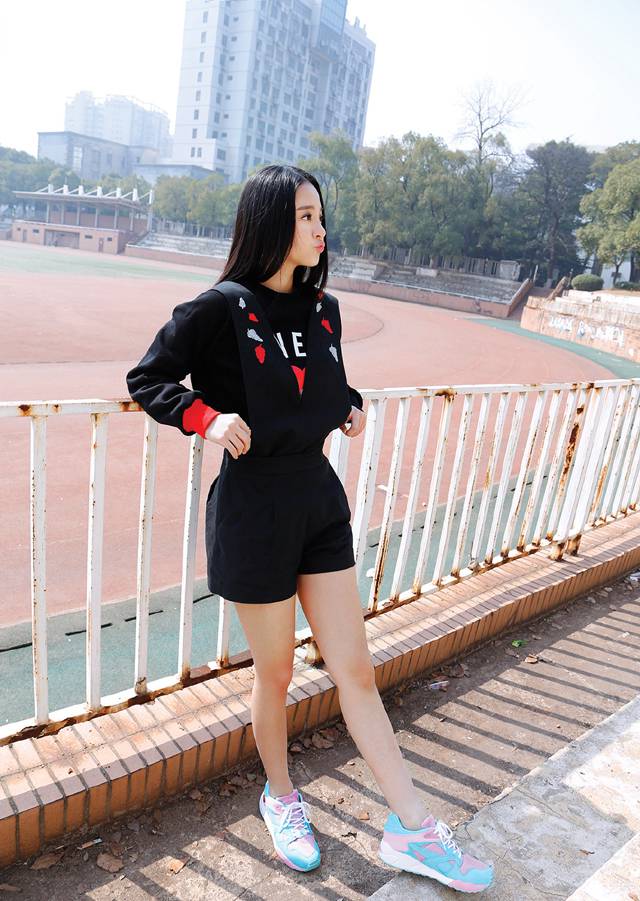 李莎�子校园甜美秋日写真集