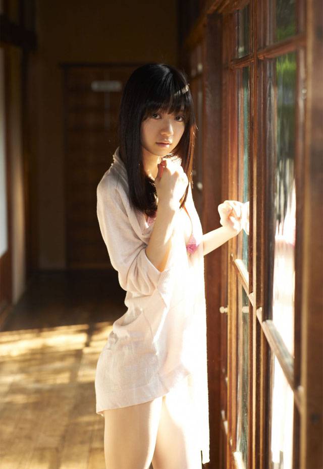 大眼萌妹逢泽莉娜甜美日本街拍