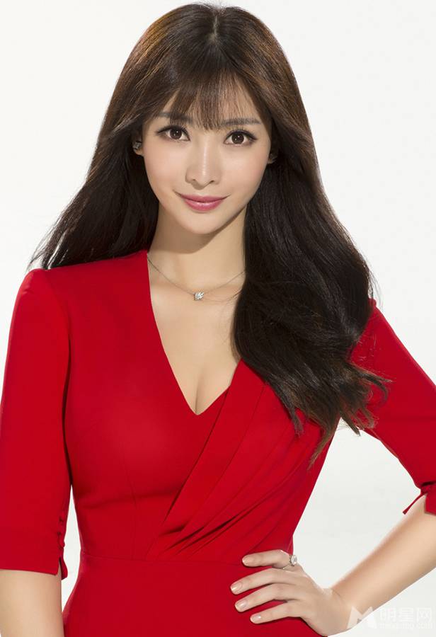柳岩性感迷人紧身连衣裙写真合集