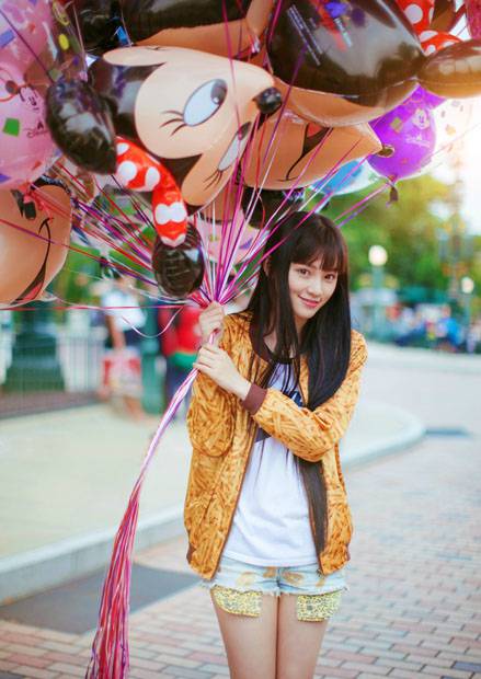 清纯美女黄灿灿靓丽写真图片