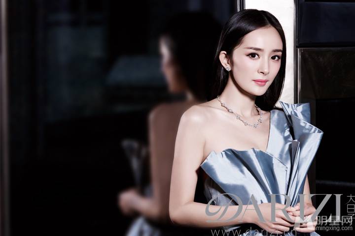 杨幂迷人美翻了的时尚婚纱写真