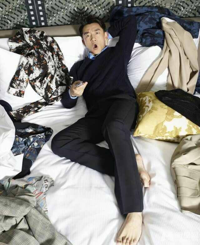 郑恺居家休闲时尚暖男风范写真