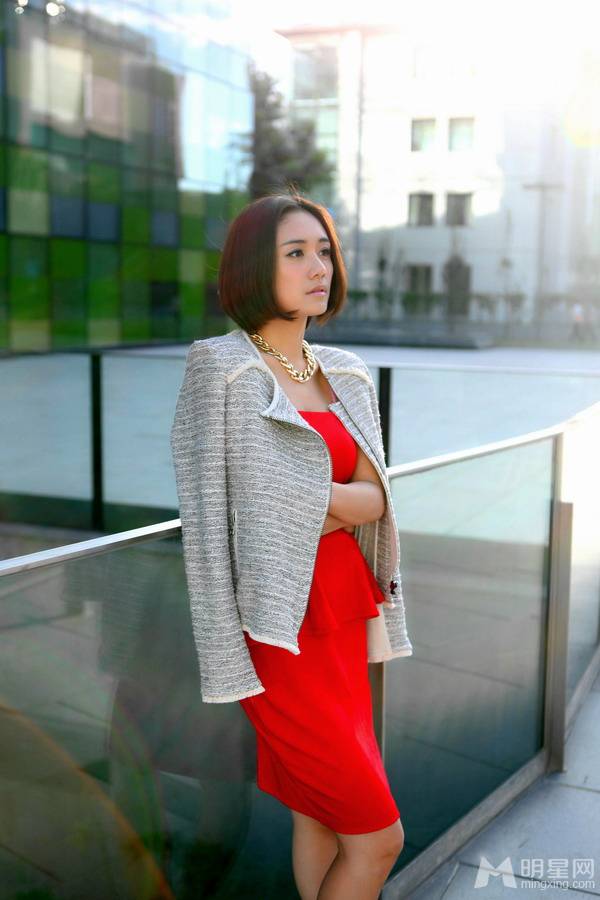 刘芸气质短发尽展时尚优雅气质组图