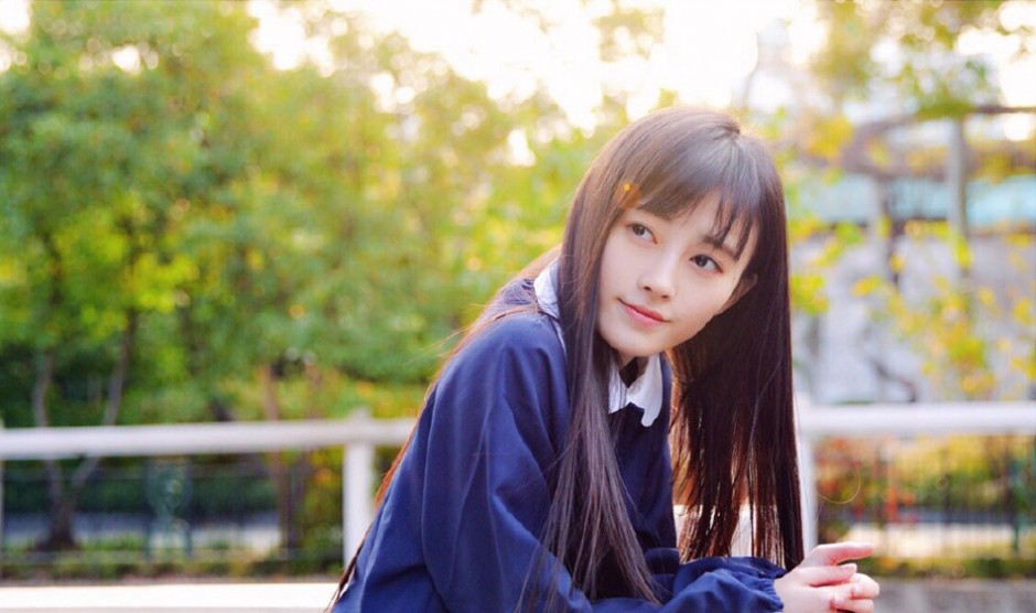 鞠婧�校园青春甜美写真