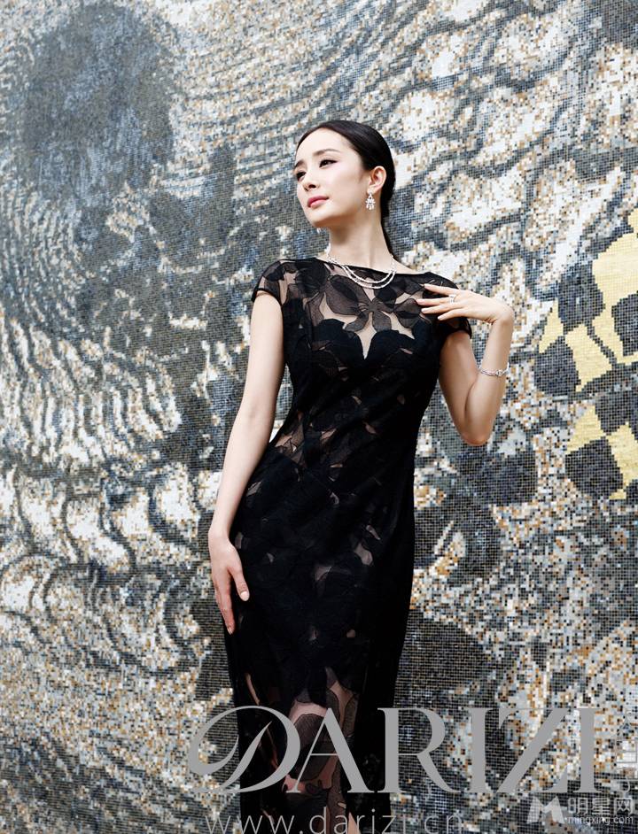 杨幂迷人美翻了的时尚婚纱写真