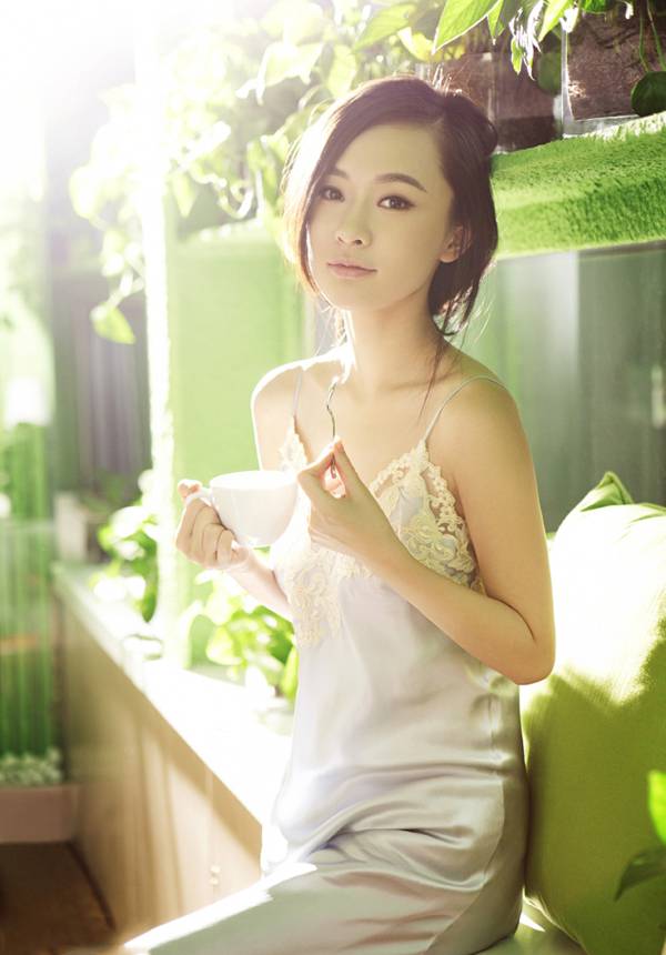 气质女星霍思燕清纯甜美写真