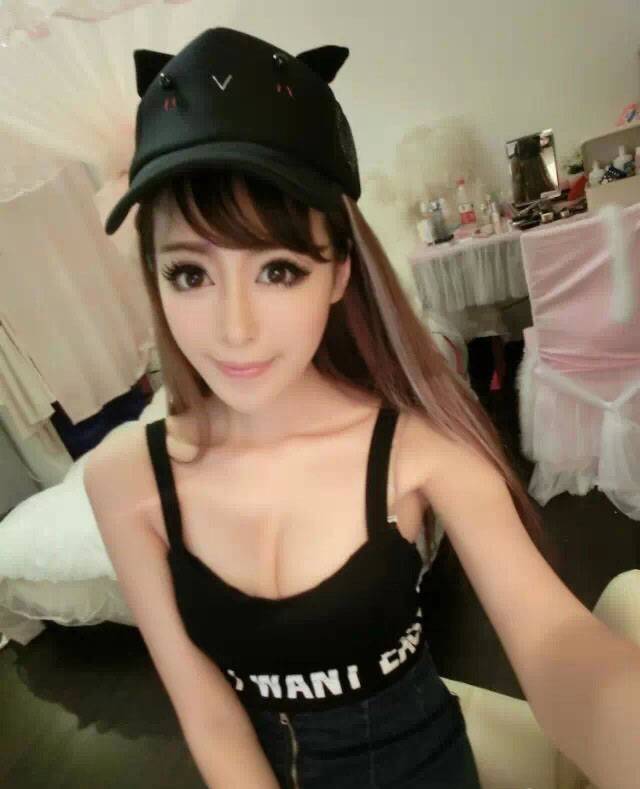 宅男女神王曼妮性感自拍