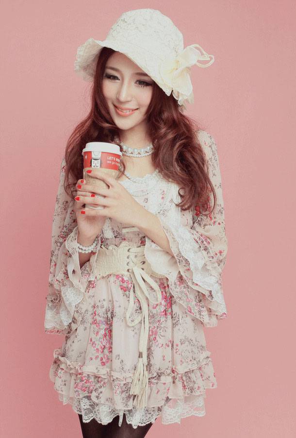 王曼妮碎花裙春日甜美时尚造型