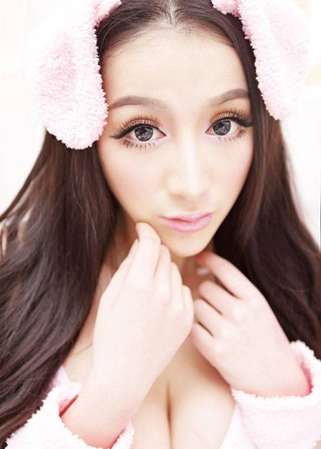 气质美女沈璐大尺度私房写真