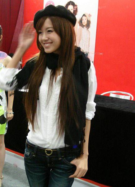 张子萱蓬松大卷发宛如精灵