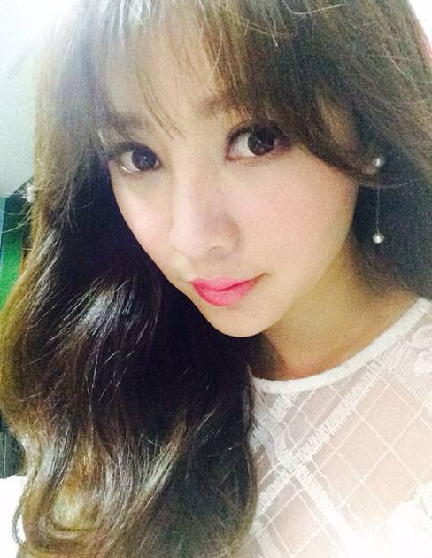 宅男女神柳岩迷人自拍生活照