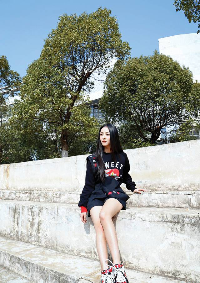 李莎�子校园甜美秋日写真集