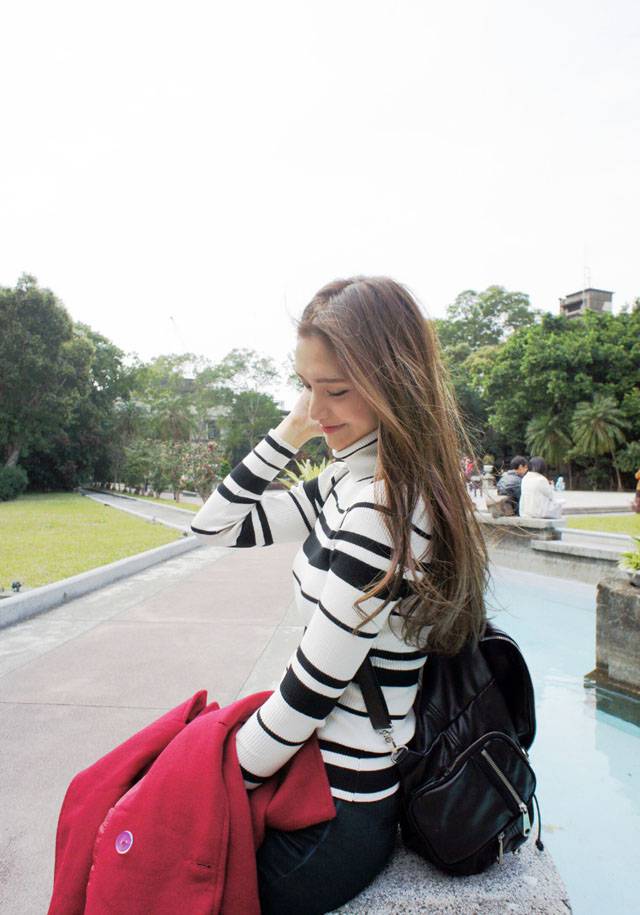 武大校花王维琳冬日唯美治愈系写真