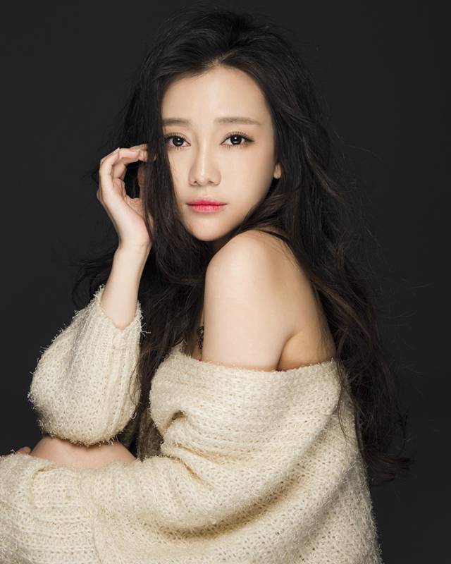郭芮溪迷人时尚杂志美拍