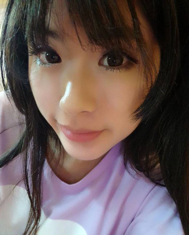 刘雪妮甜美草莓甜心可爱自拍