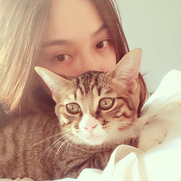 极品美女王若伊与猫咪自拍