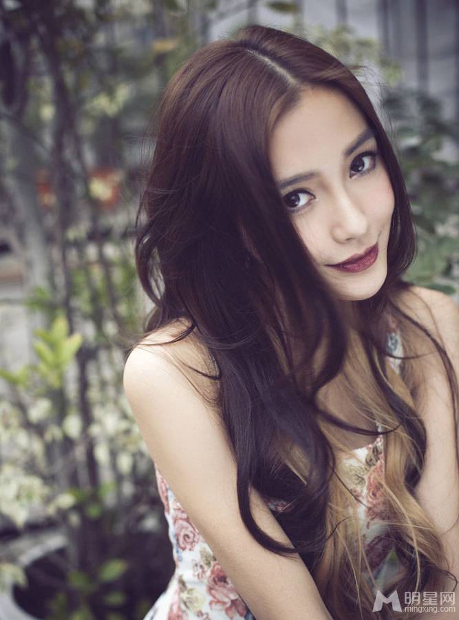 女星Angelababy红唇美艳迷人写真
