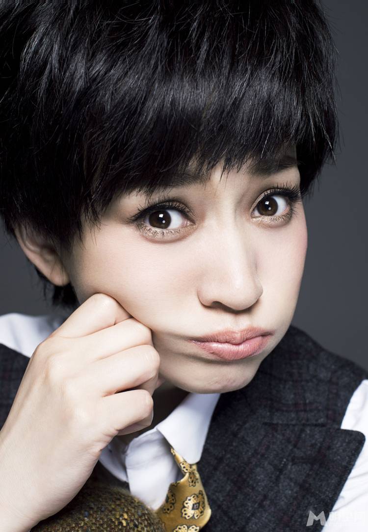 李小冉中性风帅气时尚大片