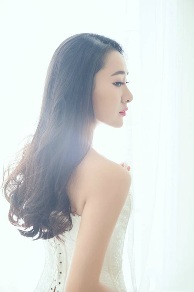 吉丽纯白内衣性感诱惑私房