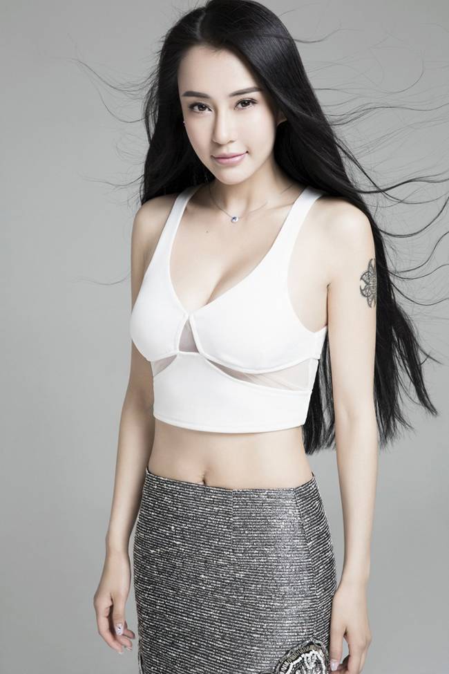 瑜伽女王母其弥雅时尚性感定型照