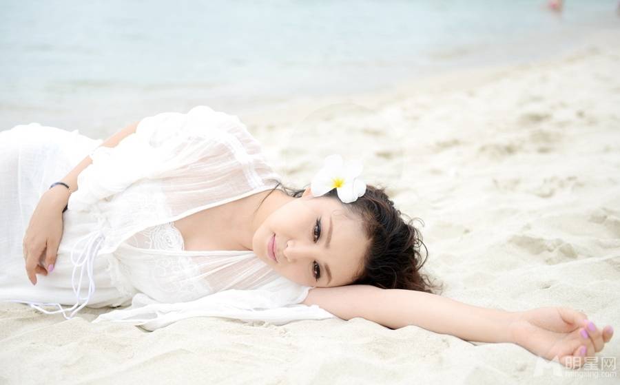 隋兰沙滩清凉夏日唯美写真