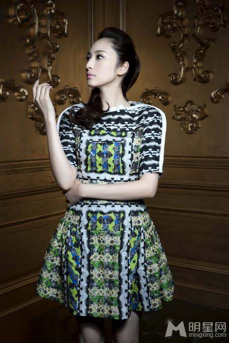 女艺人吴佩慈缤纷俏丽写真组图