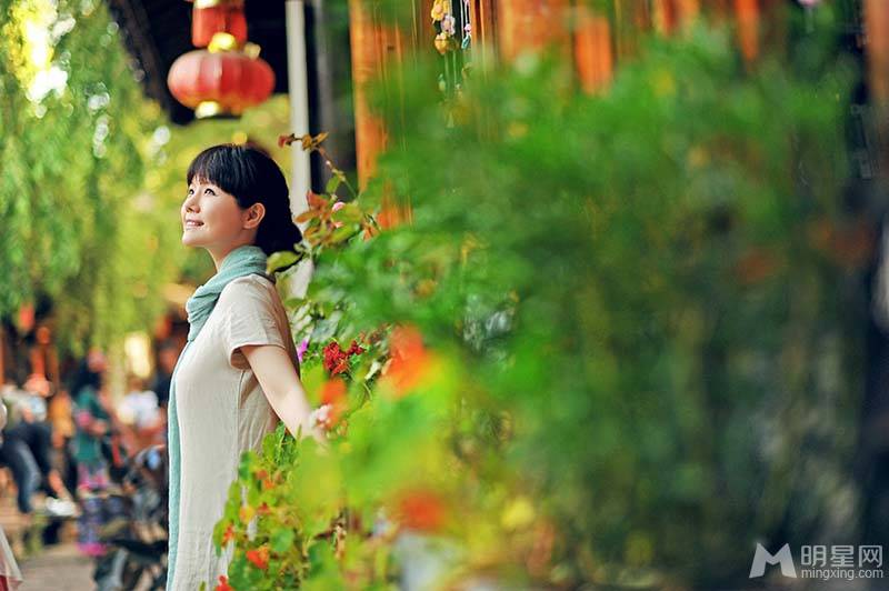 纯美小清新歌手何禹萱全新户外写真集
