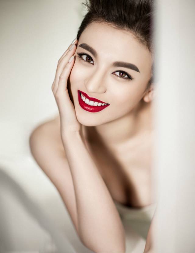 施诗烈焰红唇霸气女王写真