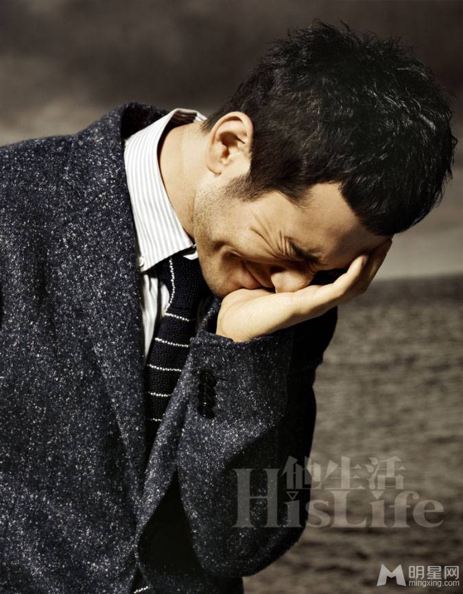 型男黄晓明鬼马搞怪生活写照