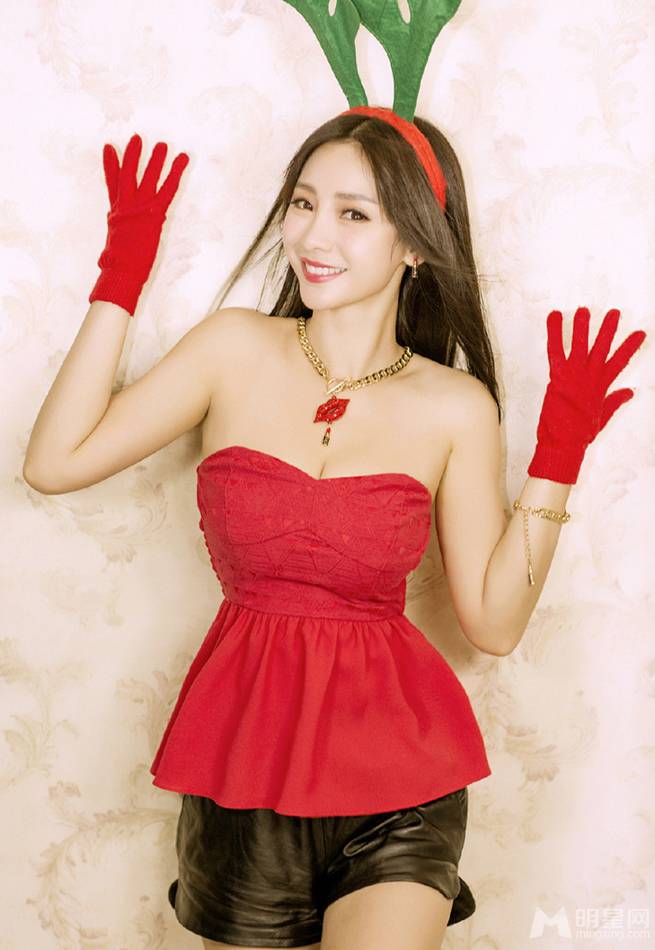 大陆女明星柳岩娇俏性感圣诞写真