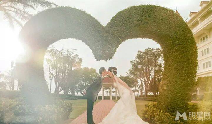王祖蓝李亚男夫妇童话城堡浪漫婚纱照