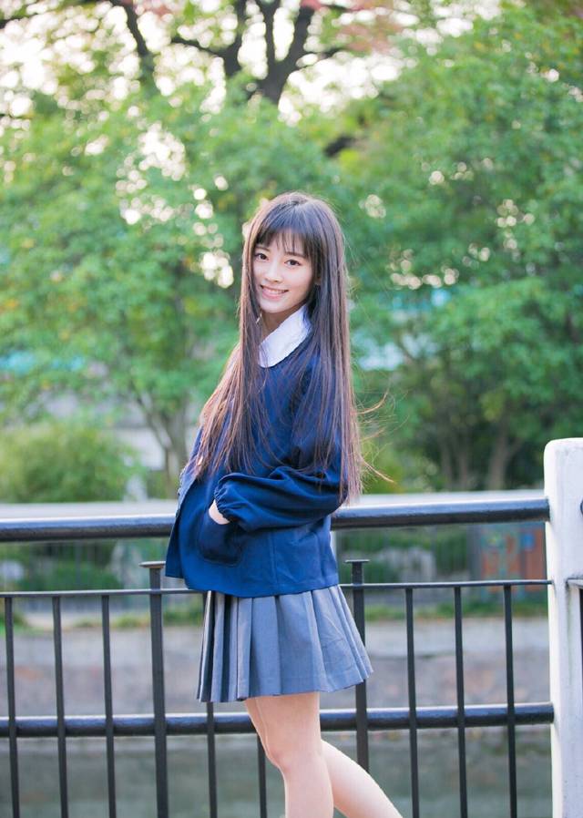鞠婧�校园青春甜美写真
