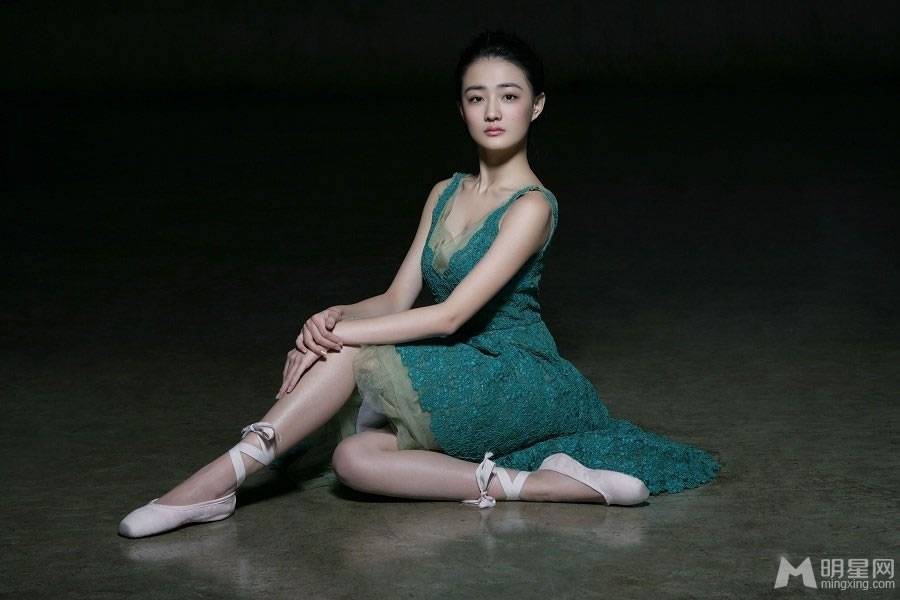 90后女星徐璐芭蕾唯美写真