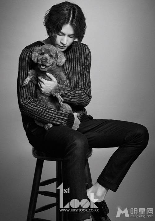 具荷拉洪钟贤Jea与遗弃犬唯美黑白写真