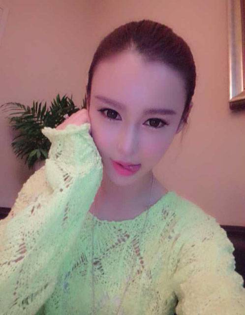 性感女神张小格居家唯美自拍照