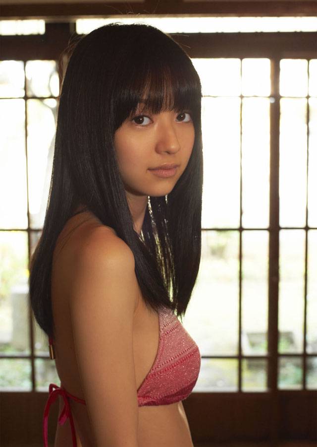 大眼萌妹逢泽莉娜甜美日本街拍