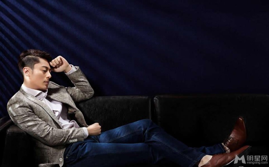 霍建华优雅黑白西装笔挺迷倒万千少女