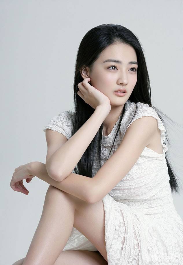 95后小花旦徐璐清新靓丽写真